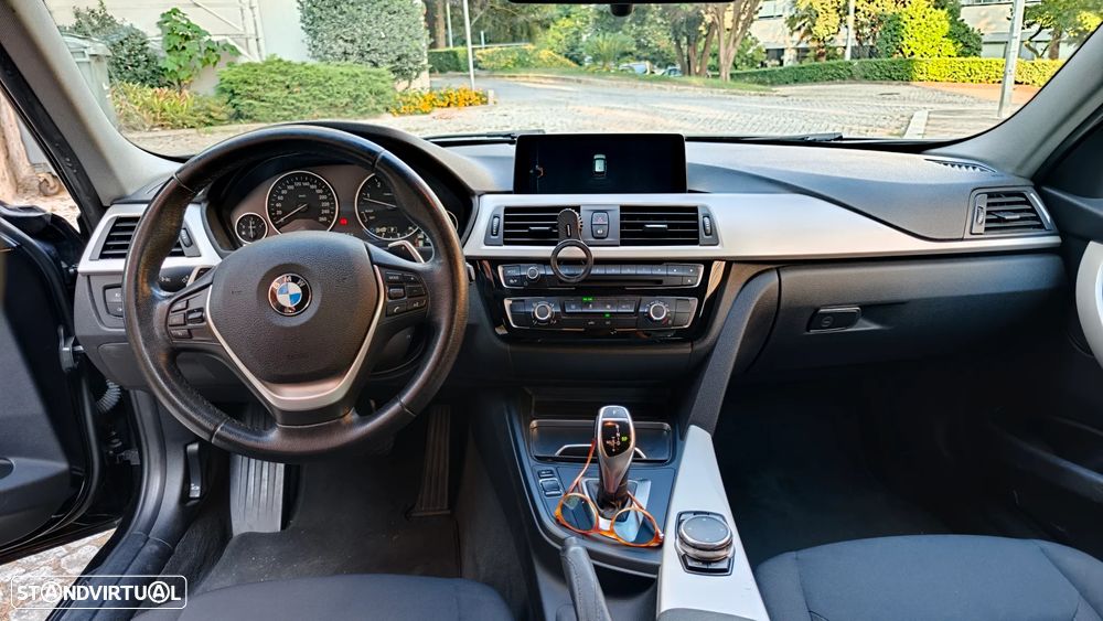 BMW 320 d Advantage Auto — fotografia 13