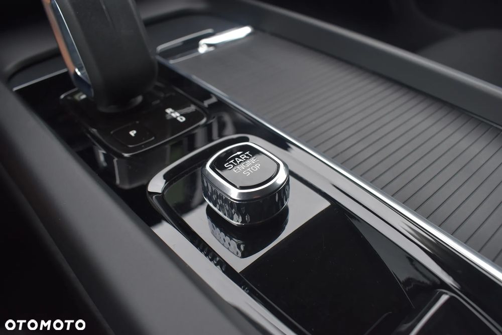 Volvo XC 60 B4 B Momentum Pro - 30