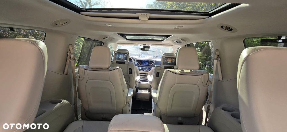Chrysler Pacifica - 10