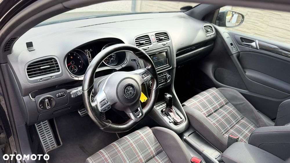 Volkswagen Golf 2.0 GTI DSG - 28