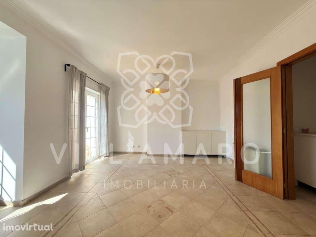 Apartamento T3 com Varanda, Arrecadação e Parqueamento - Grande imagem: 3/29