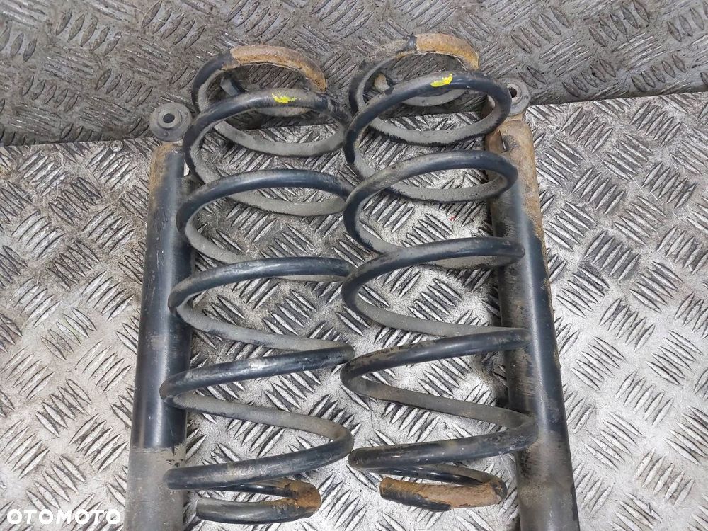 AMORTYZATORY + SPRĘŻYNY TYŁ KOMPLET TOYOTA YARIS II HB 5D - 3