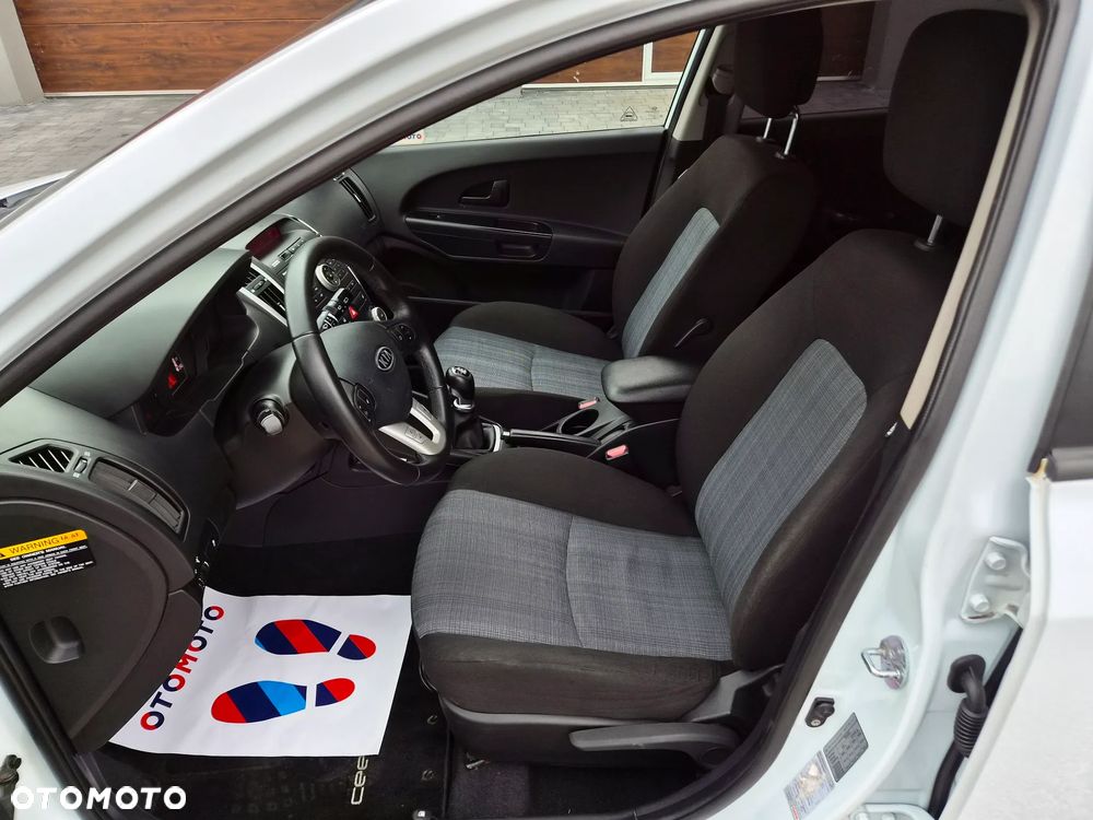 Kia Ceed - 13