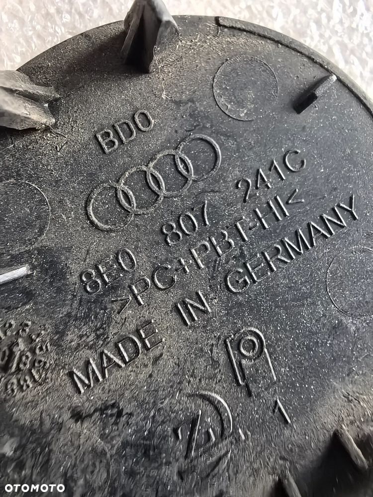 Audi A4 b7 Zaślepka haka przód zderzaka przedniego - 4