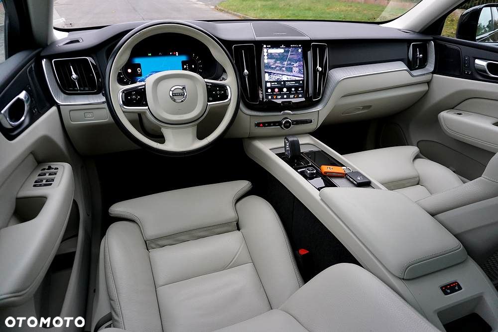 Volvo XC 60 B4 D Plus Dark - 22