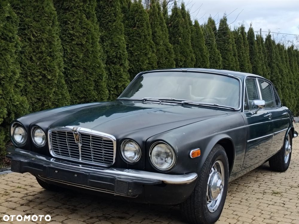 Jaguar XJ - 12