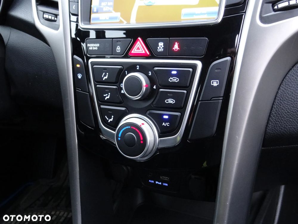 Hyundai i30 blue Kombi 1.6 CRDi Classic Navigation - 38