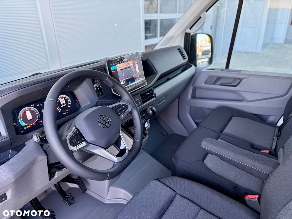 Volkswagen Crafter 35 Furgon z wysokim dachem silnik: 2,0 l EU6 SCR 177 KM / skrzynia biegów: Przedni napęd manualna 6-biegowa rozstaw osi: 4490 mm - 21