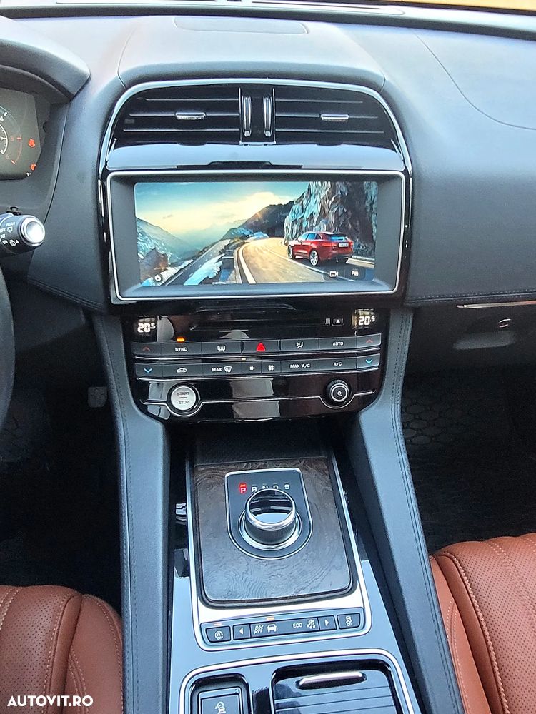 Jaguar F-Pace 25d AWD Portfolio - 3