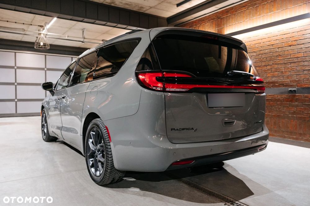 Chrysler Pacifica - 28