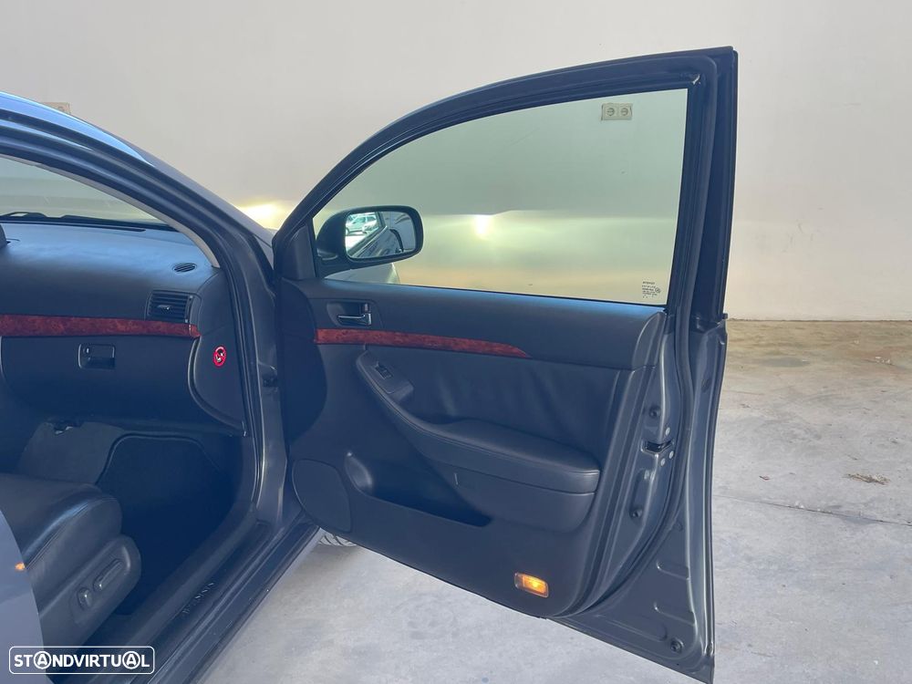 Toyota Avensis SW 2.0 D-4D Executive - 21