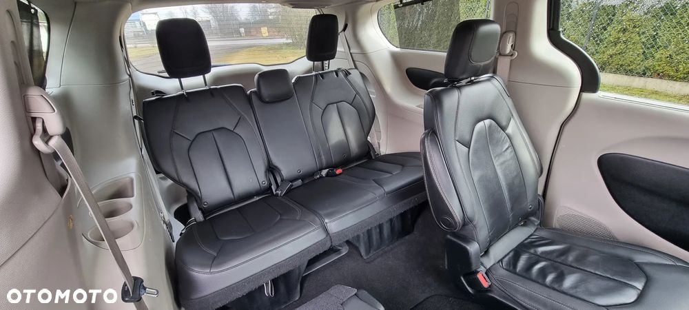 Chrysler Pacifica - 13