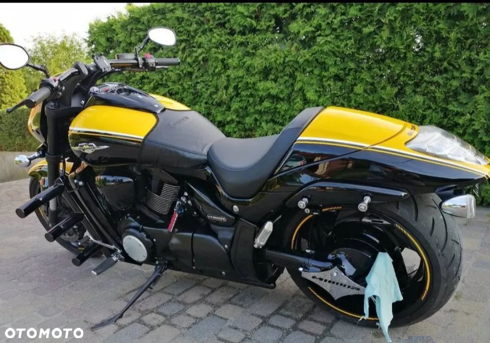 Suzuki Intruder - 1