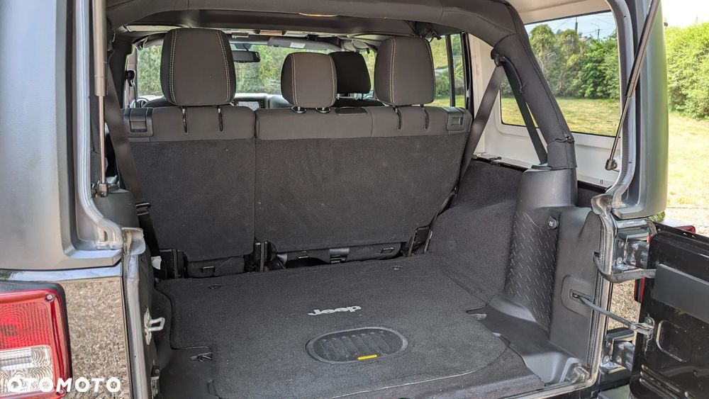 Jeep Wrangler 3.6 Unlim Rubicon - 35