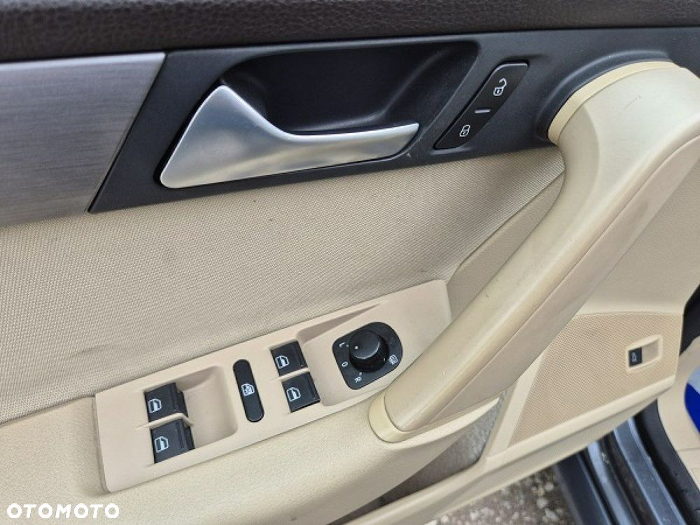 Volkswagen Passat - 16