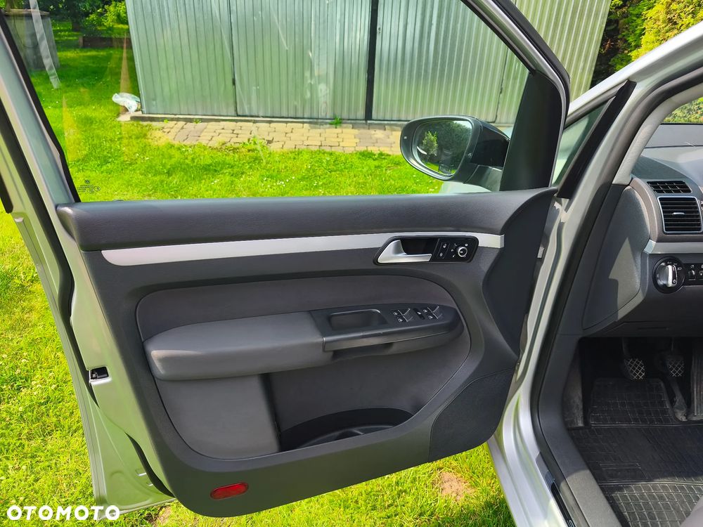 Volkswagen Touran 2.0 TDI DPF STYLE - 13