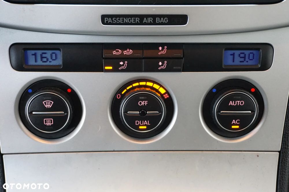 Volkswagen Passat Variant 2.0 TDI DPF Comfortline Blue Motion Technology - 35