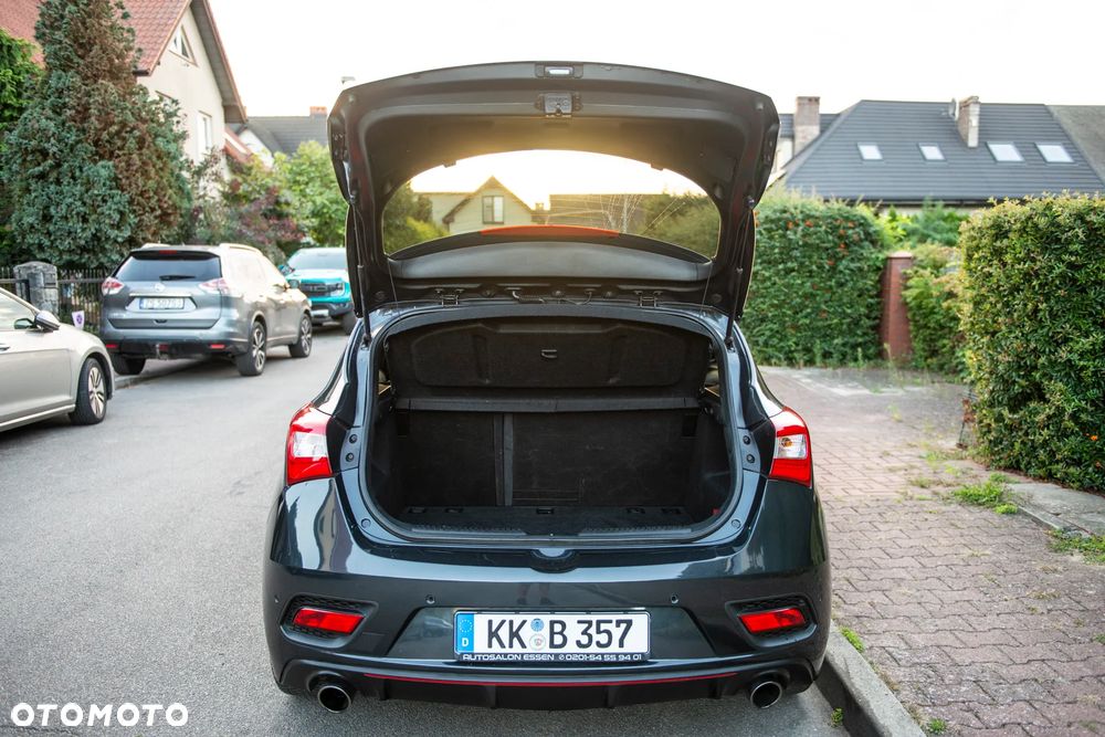 Hyundai i30 1.6 GDI Turbo Luxury - 14