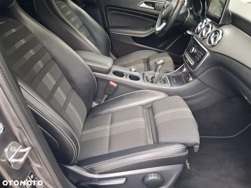 Mercedes-Benz GLA 180 AMG Line - 14