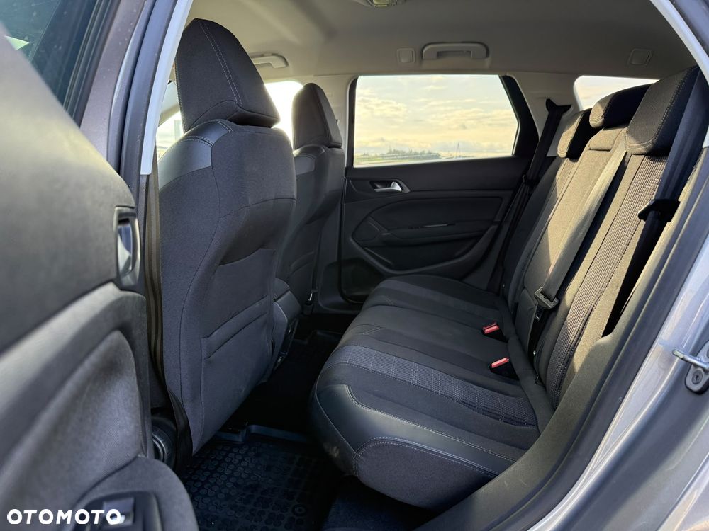 Peugeot 308 BlueHDi 130 EAT8 Black Edition - 13