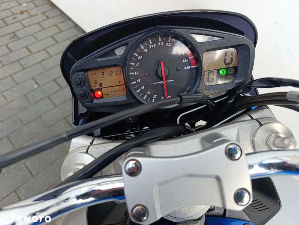 Suzuki GSR - 9