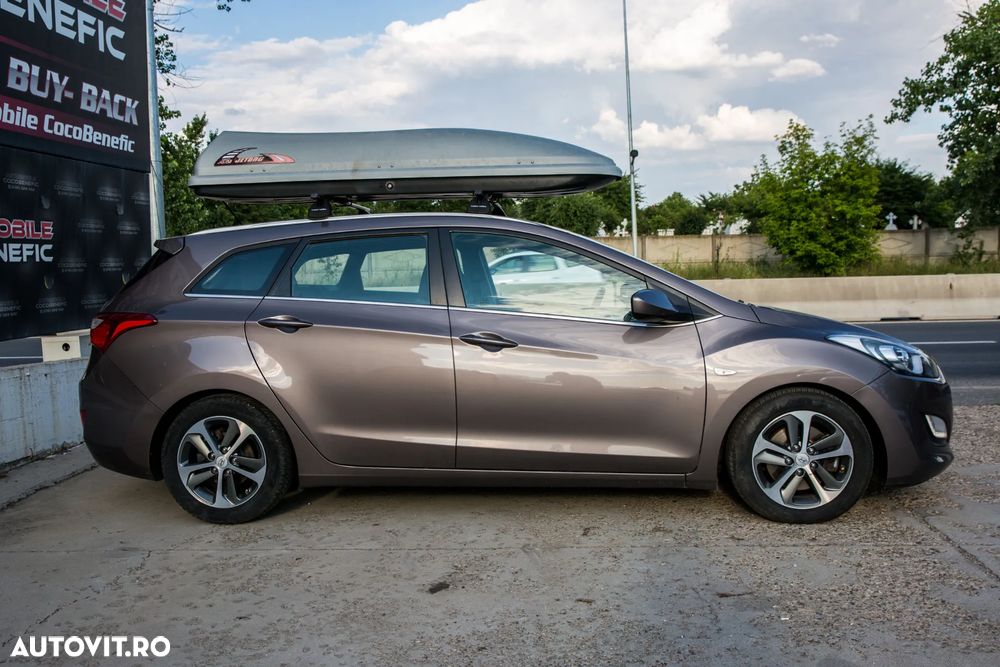Hyundai i30 blue Kombi 1.6 CRDi YES! Gold - 7