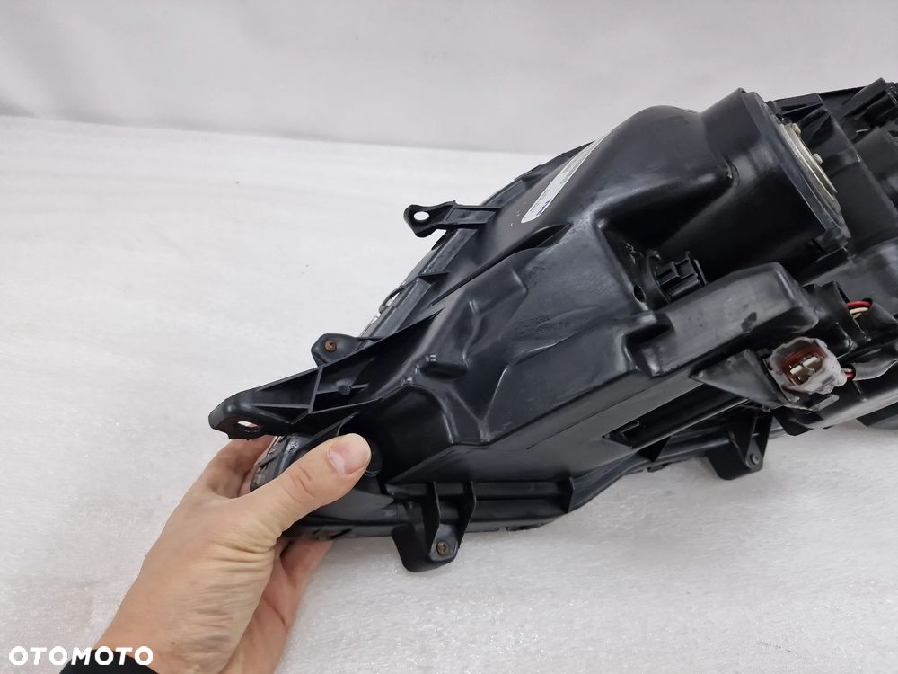 TOYOTA SIENNA SE 15- PRAWA LAMPA PRZEDNIA PRZÓD , NR AUKCJI LA317 - 11