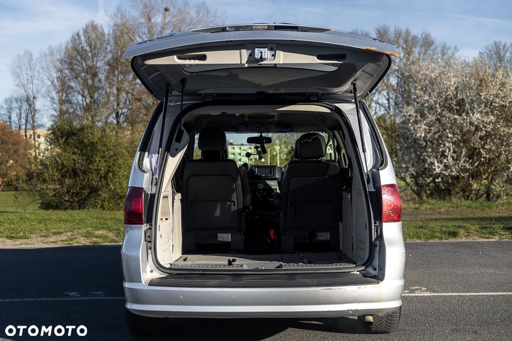 Volkswagen Routan - 14