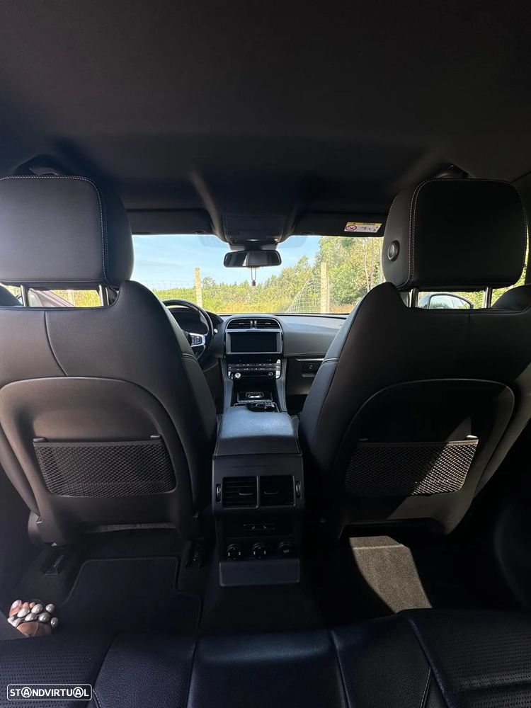 Jaguar F-Pace 2.0 i4D R-Sport AWD Aut. - 7