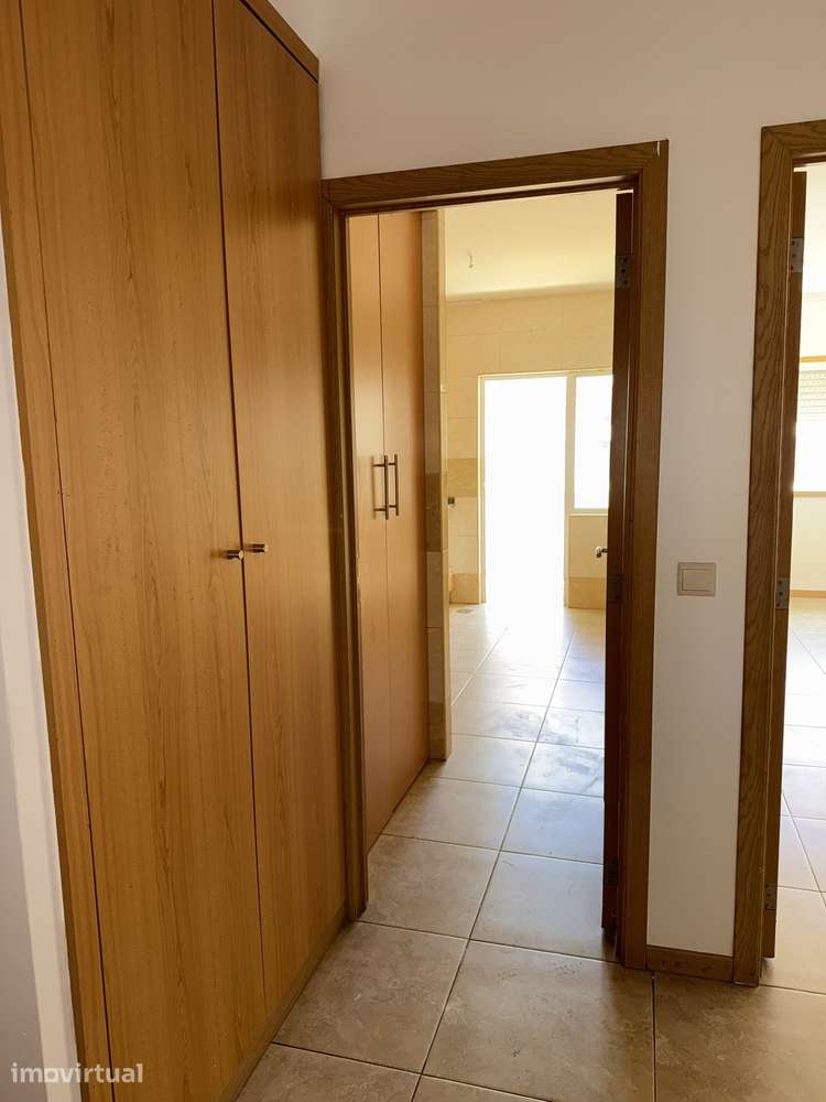 Apartamento T3 com Garagem ao Hospital Santos Silva - Grande imagem: 4/17