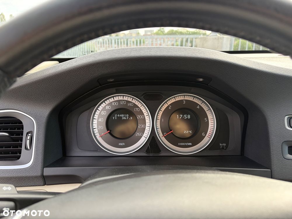 Volvo V60 D4 Geartronic Momentum - 25