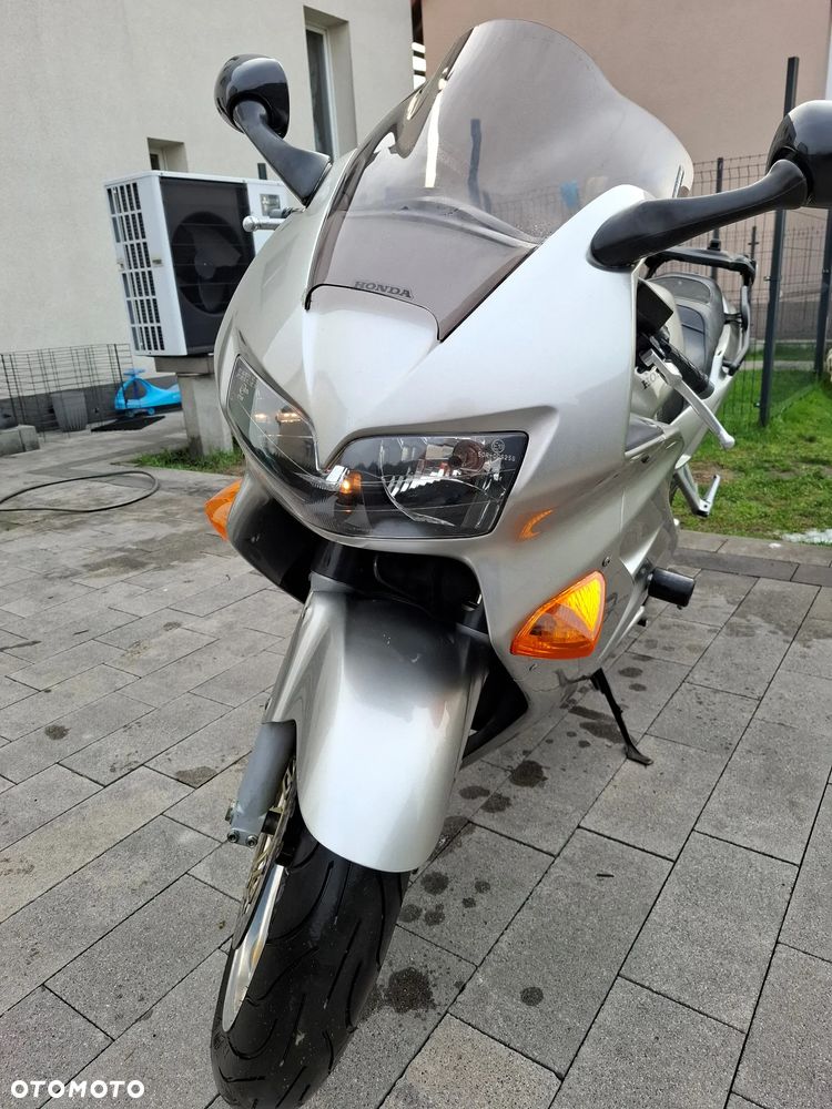 Honda VFR - 3