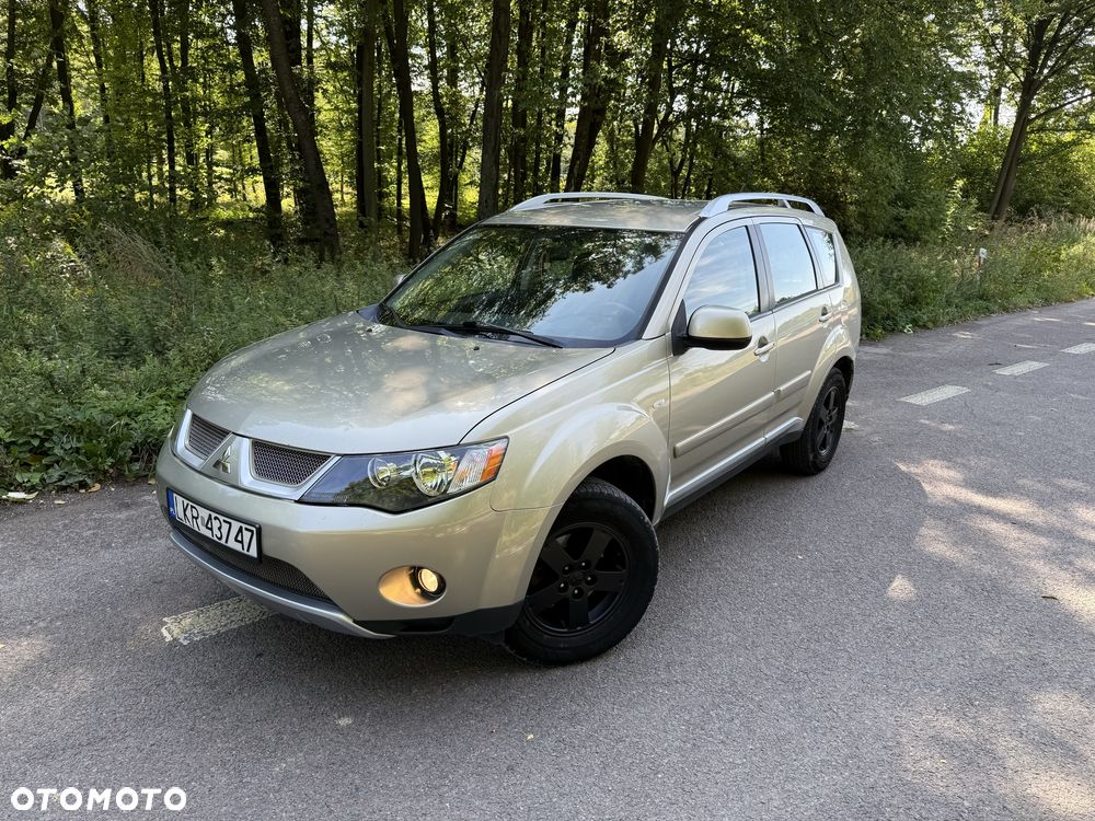 Mitsubishi Outlander - 1