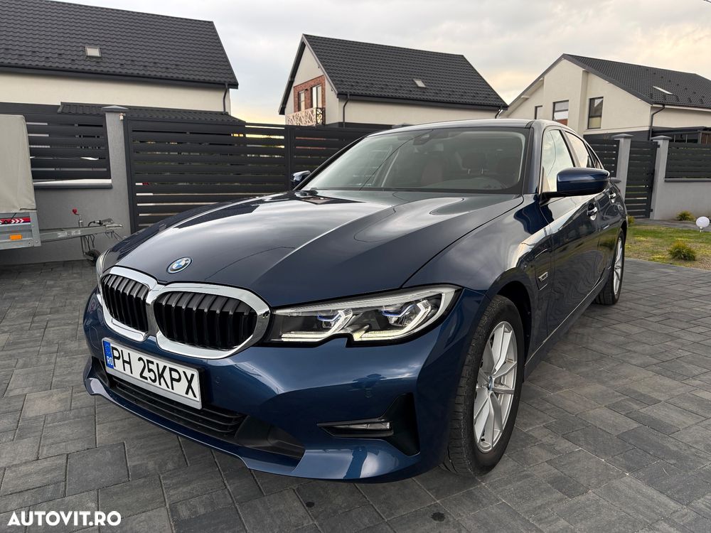 BMW Seria 3 330e Aut. Luxury Line - 2