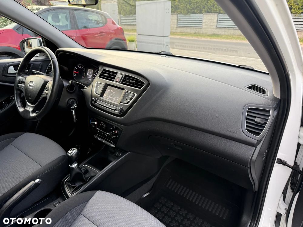 Hyundai i20 blue 1.2 Select - 11