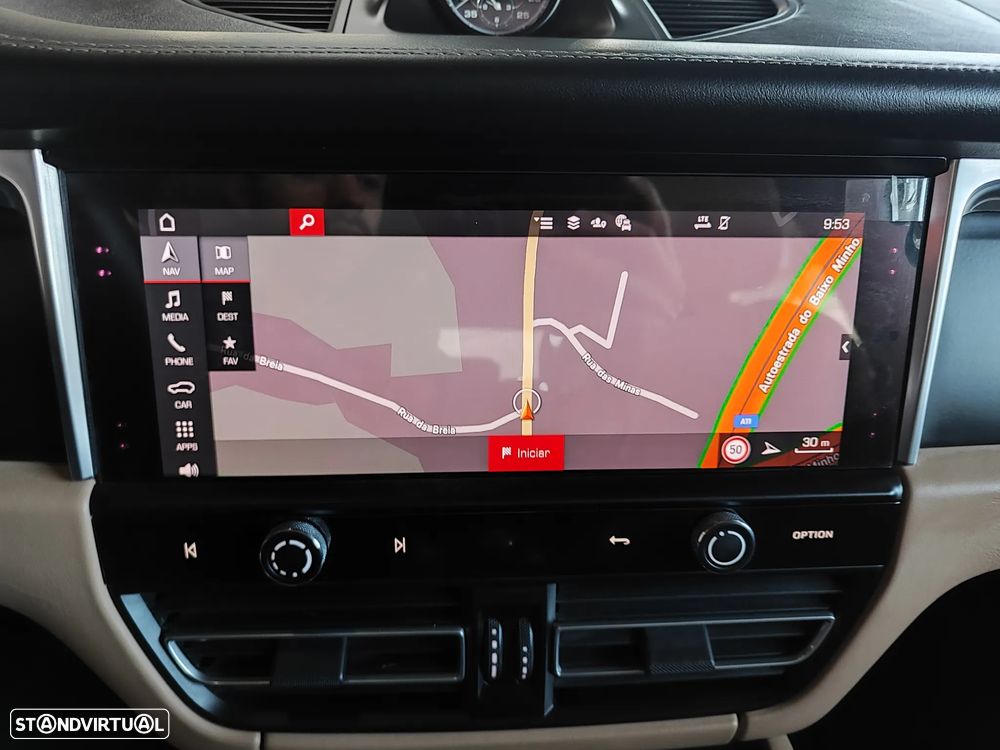 Porsche Macan T - 36