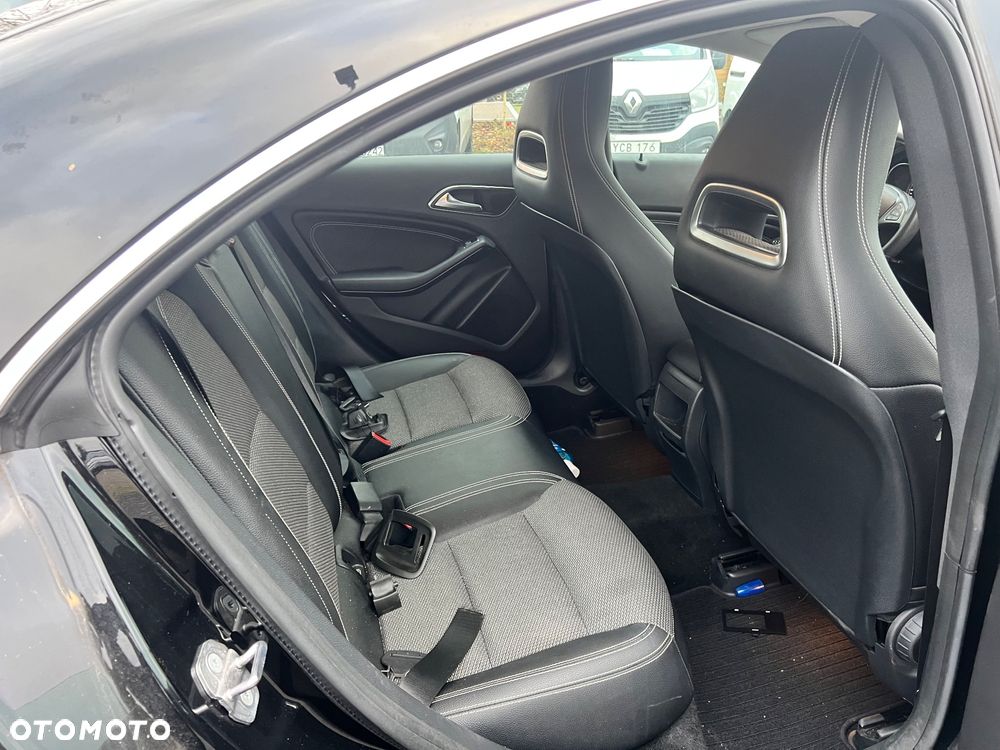 Mercedes-Benz CLA 200 7G-DCT UrbanStyle Edition - 12
