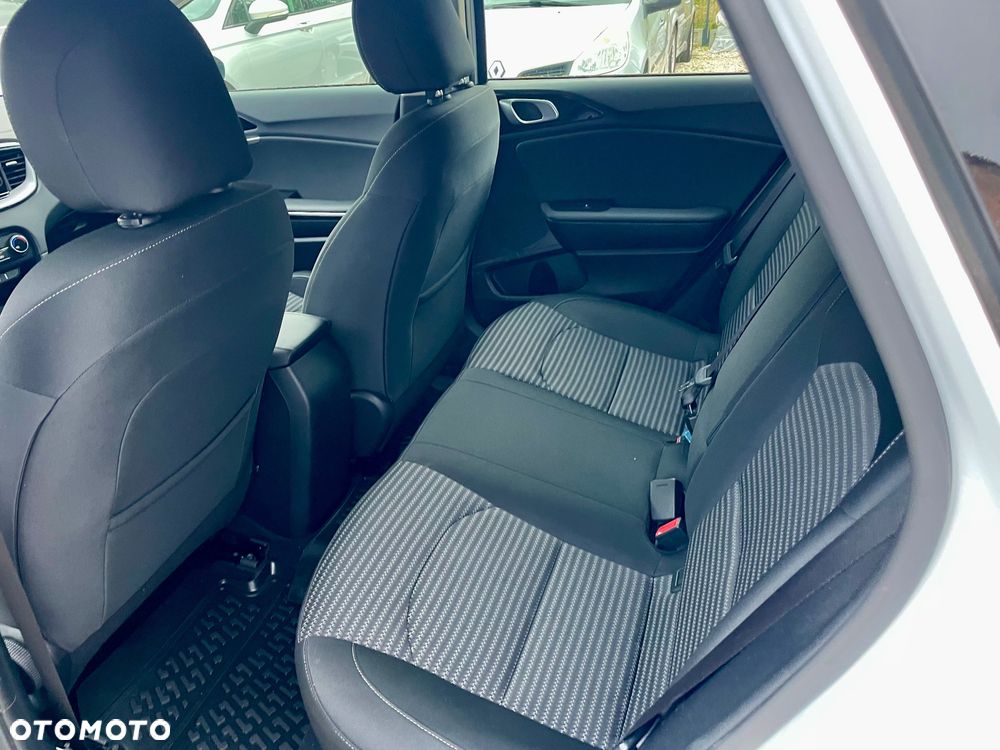 Kia Ceed 1.6 CRDi (48V Mild-Hybrid) Platinum - 25