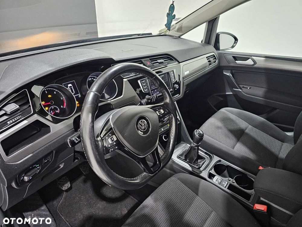 Volkswagen Touran - 9