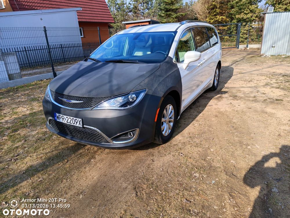 Chrysler Pacifica - 1