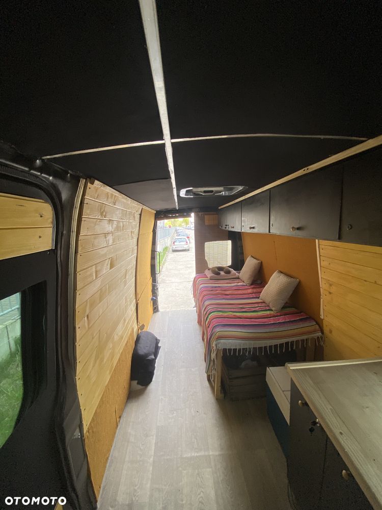 Mercedes-Benz Sprinter - 11