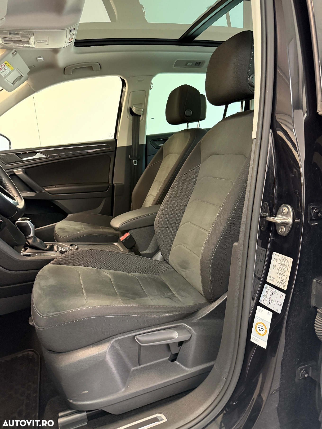 Volkswagen Tiguan 2.0 TDI SCR 4MOTION DSG Elegance - 25