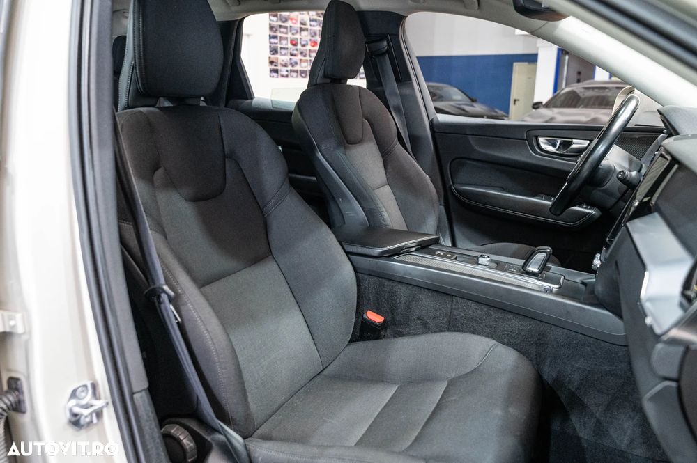 Volvo XC 60 B4 D AWD Geartronic Momentum - 29