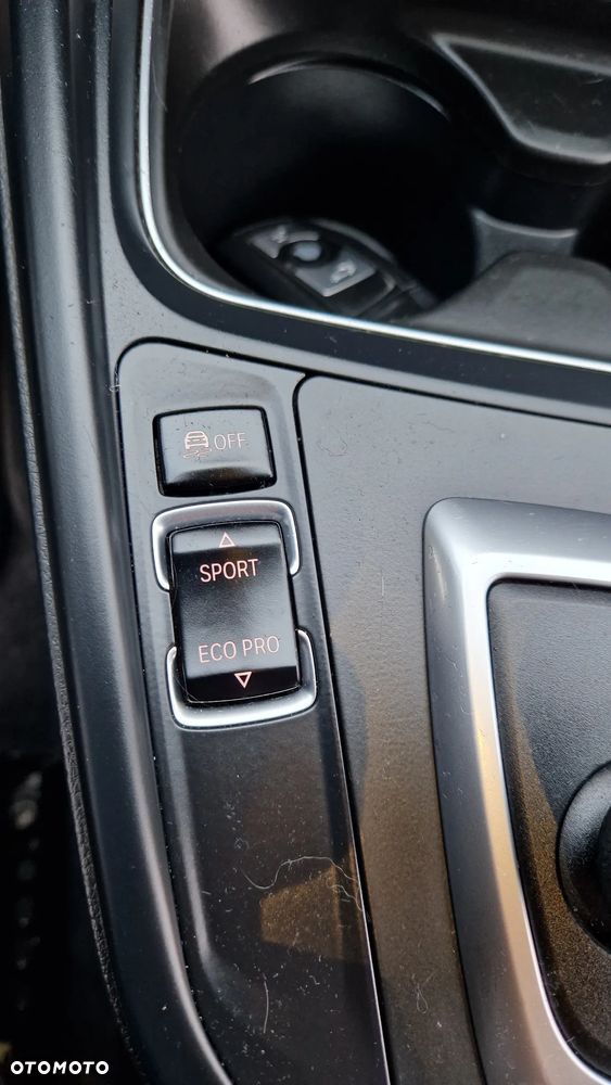 BMW Seria 3 320d Sport Line - 35