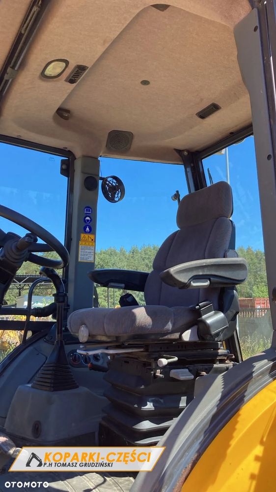 New Holland LB 115B - 4PS - 4