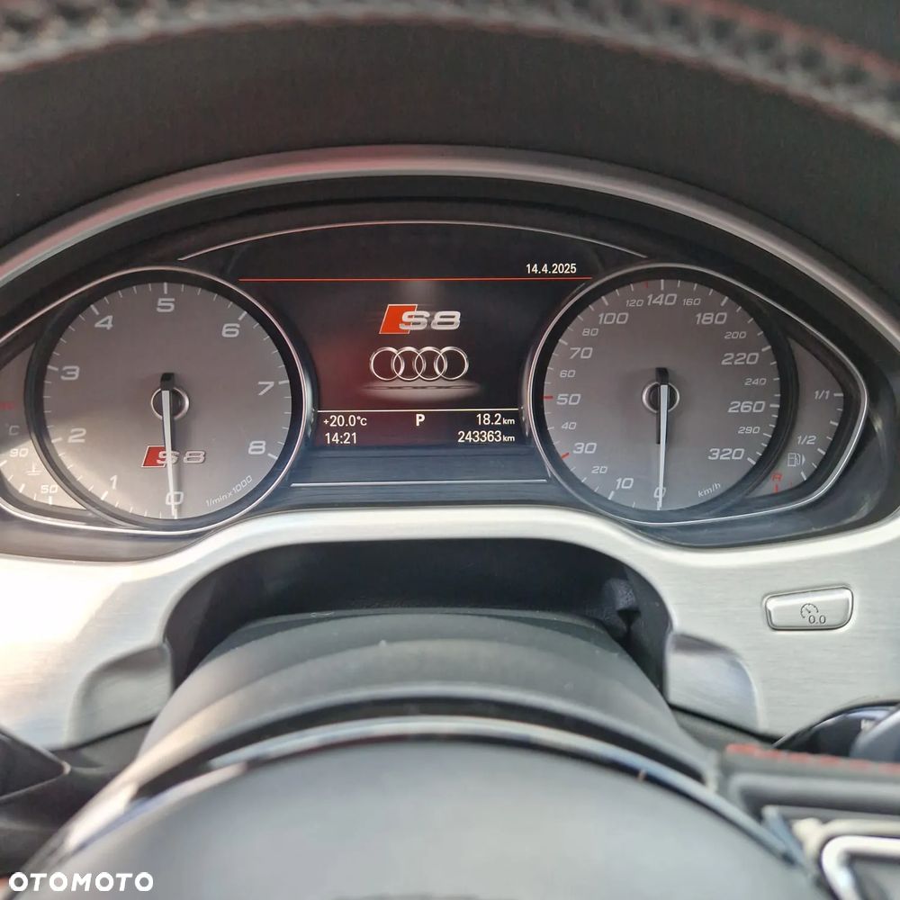 Audi S8 - 4