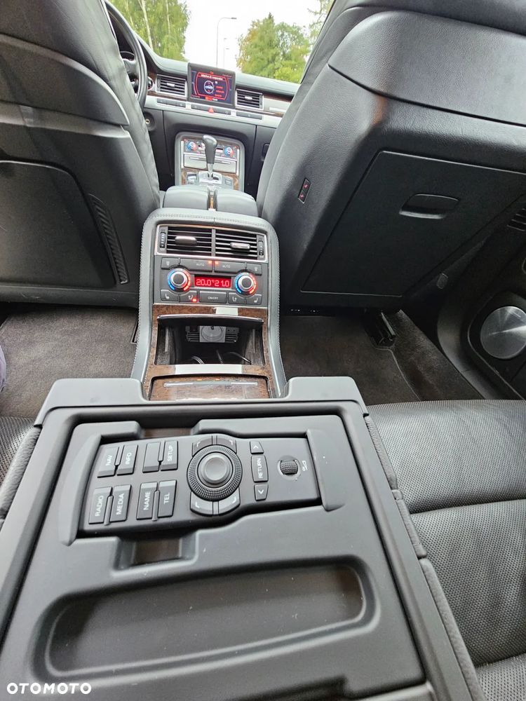Audi A8 6.0 L Quattro - 16