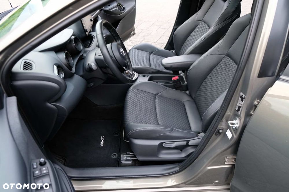 Toyota Yaris Hybrid 1.5 Selection Style - 6