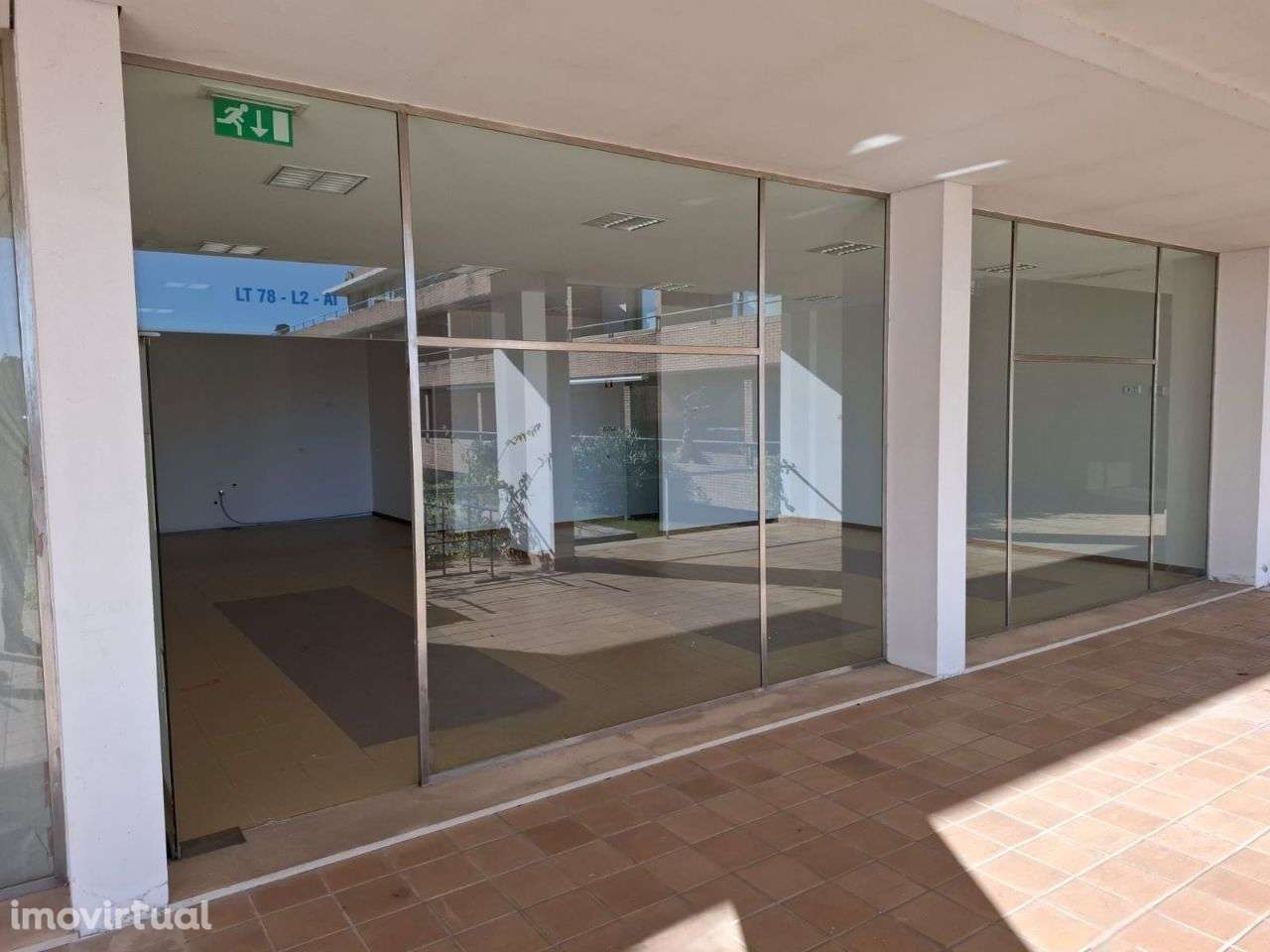 Quinta da Barca - Loja com 101 m2 - Grande imagem: 3/27