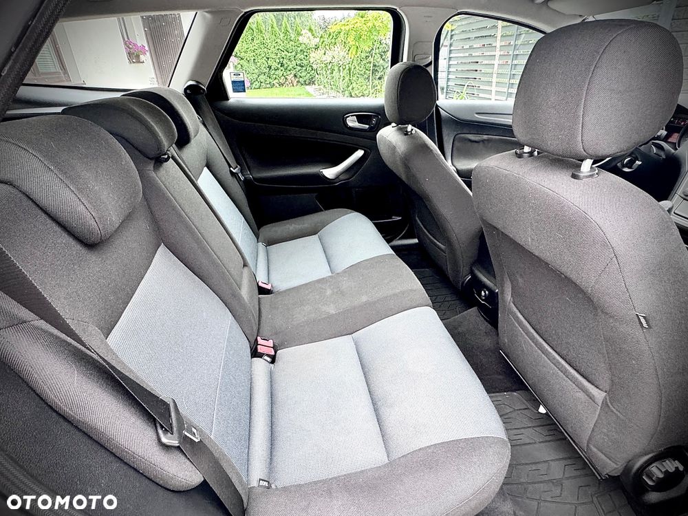 Ford Mondeo 2.0 Ghia - 13